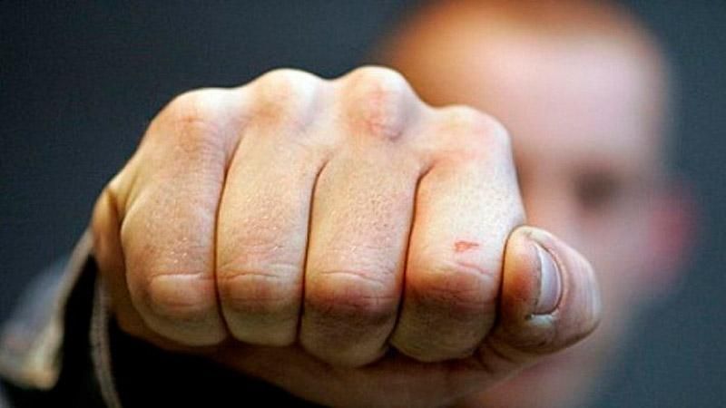 У Дніпропетровську жорстоко побили кандидата в мери У Дніпропетровську жорстоко побили кандидата в мери