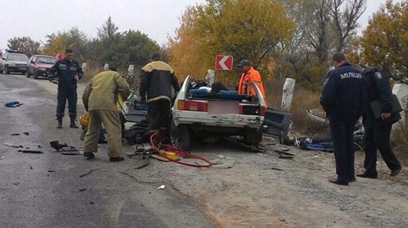 У смертельній аварії від машини залишились тільки колеса: 3 людини загинули (Фото 18+) У смертельній аварії від машини залишились тільки колеса: 3 людини загинули (Фото 18+)