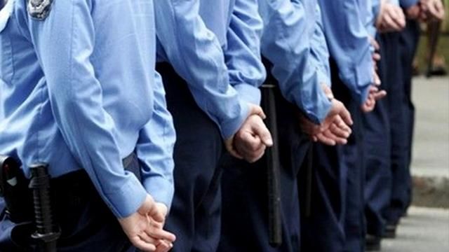 Аваков повідомив, скільки правоохоронців буде задіяно під час виборів Аваков повідомив, скільки правоохоронців буде задіяно під час виборів