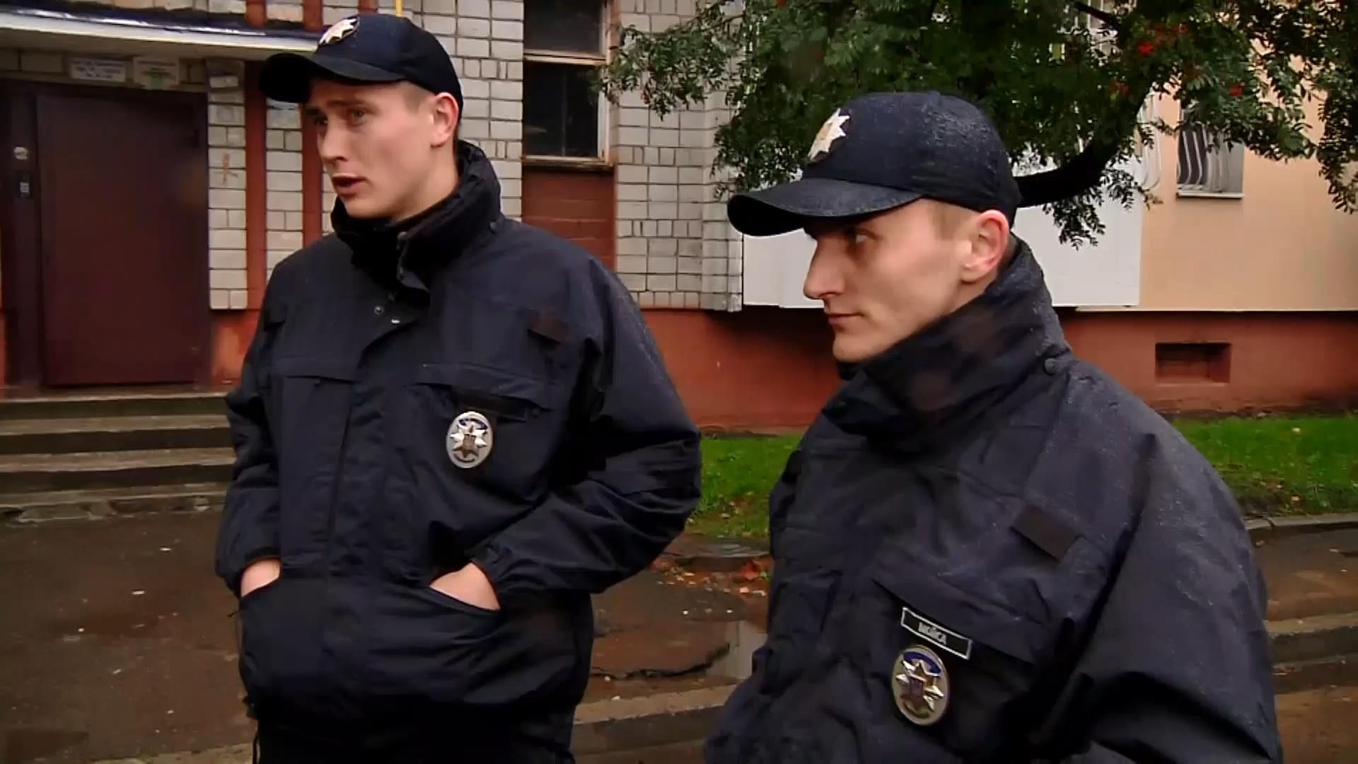 У львівських копів намагався поцілити невідомий У львівських копів намагався поцілити невідомий