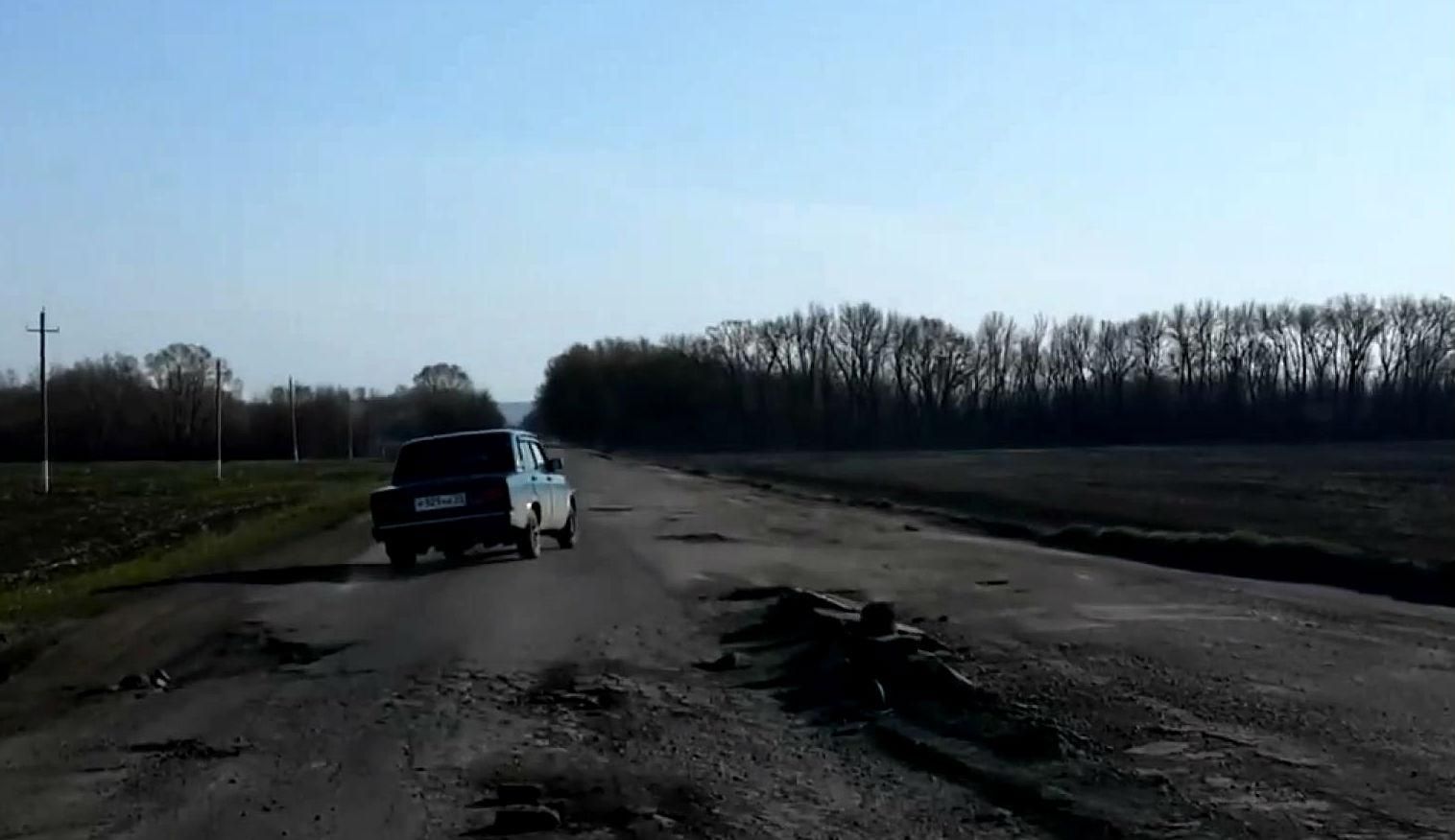 Як Автодор "закатує" в українські дороги мільярди гривень
