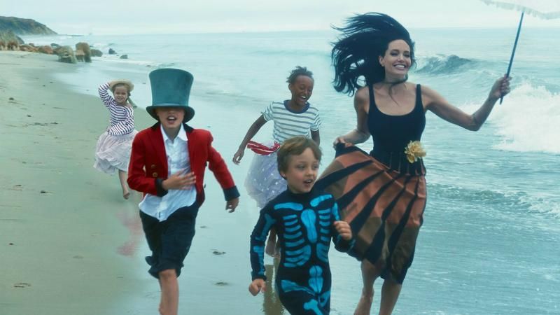 Анджеліна Джолі показала всіх дітей у зворушливій фотосесії Анджеліна Джолі показала всіх дітей у зворушливій фотосесії