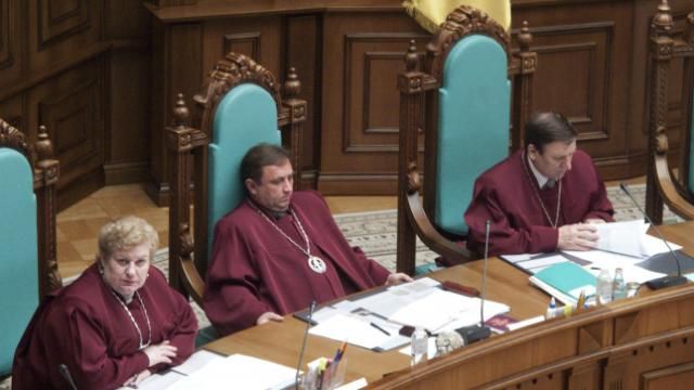 Яценюк не хочет, чтобы Конституционный суд рассматривал дела о люстрации Яценюк не хочет, чтобы Конституционный суд рассматривал дела о люстрации