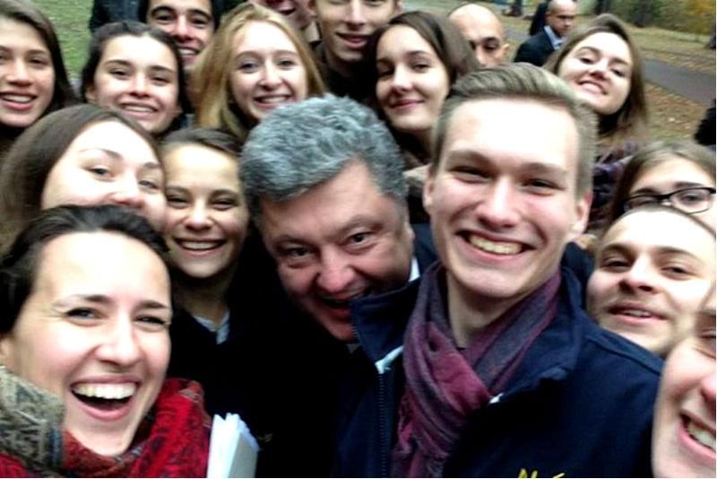 Порошенко показав правильне селфі Порошенко показав правильне селфі
