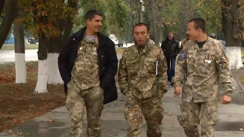 Пока украинские бойцы защищают страну — их незаконно увольняют с работы Пока украинские бойцы защищают страну — их незаконно увольняют с работы