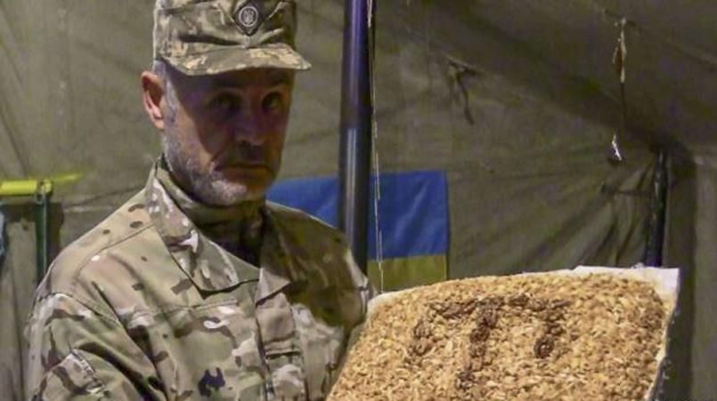 Учасникам блокади Криму привозять солодощі із Сімферополя