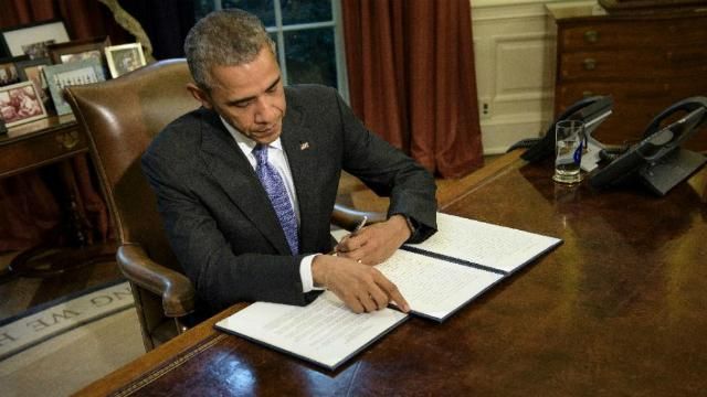 Обама ветировал закон о военной помощи Украине Обама ветировал закон о военной помощи Украине