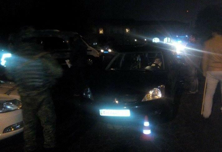 В Мариуполе волонтер сбила милиционера В Мариуполе волонтер сбила милиционера
