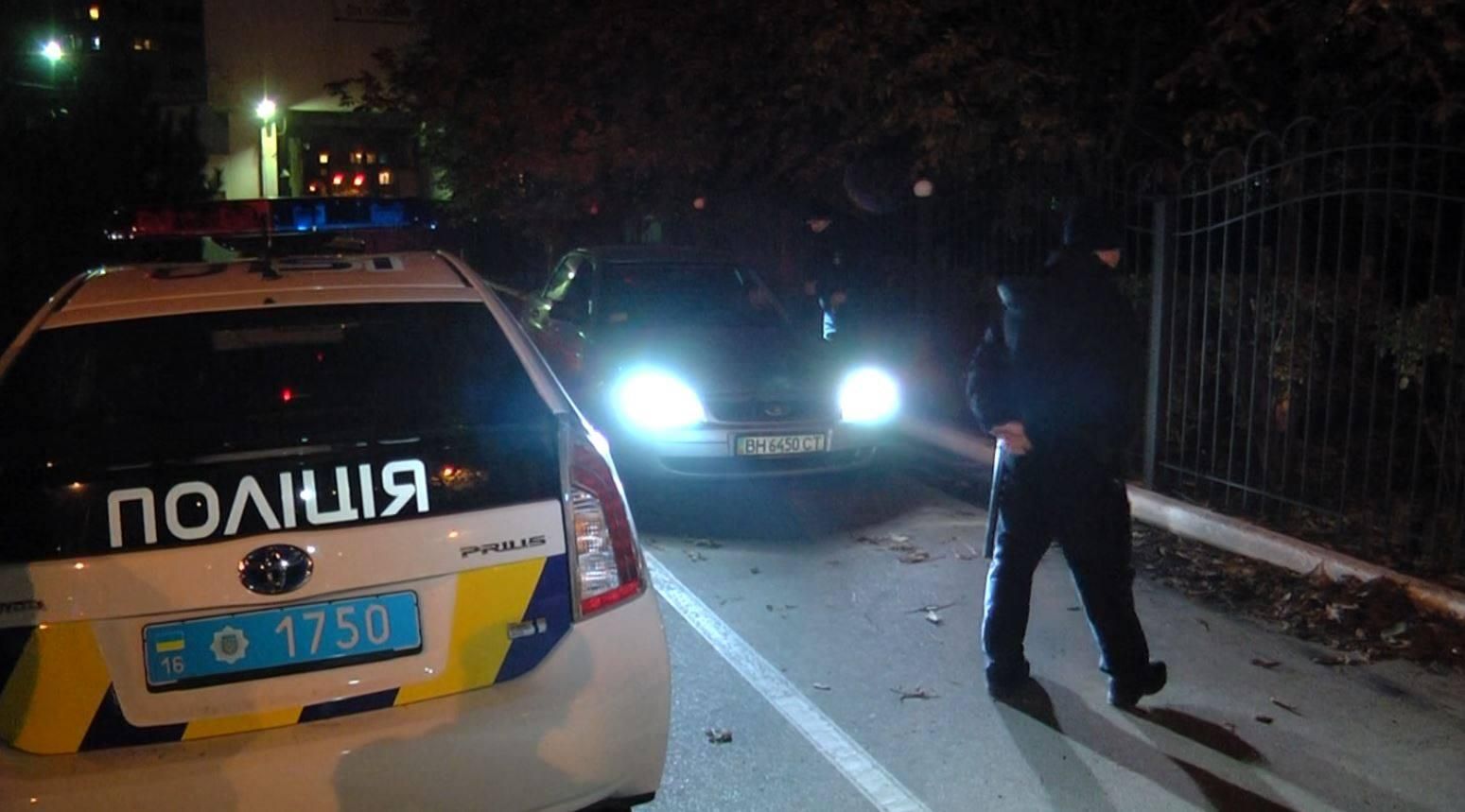 В Одессе ночью полиция окружила здание областной ГАИ