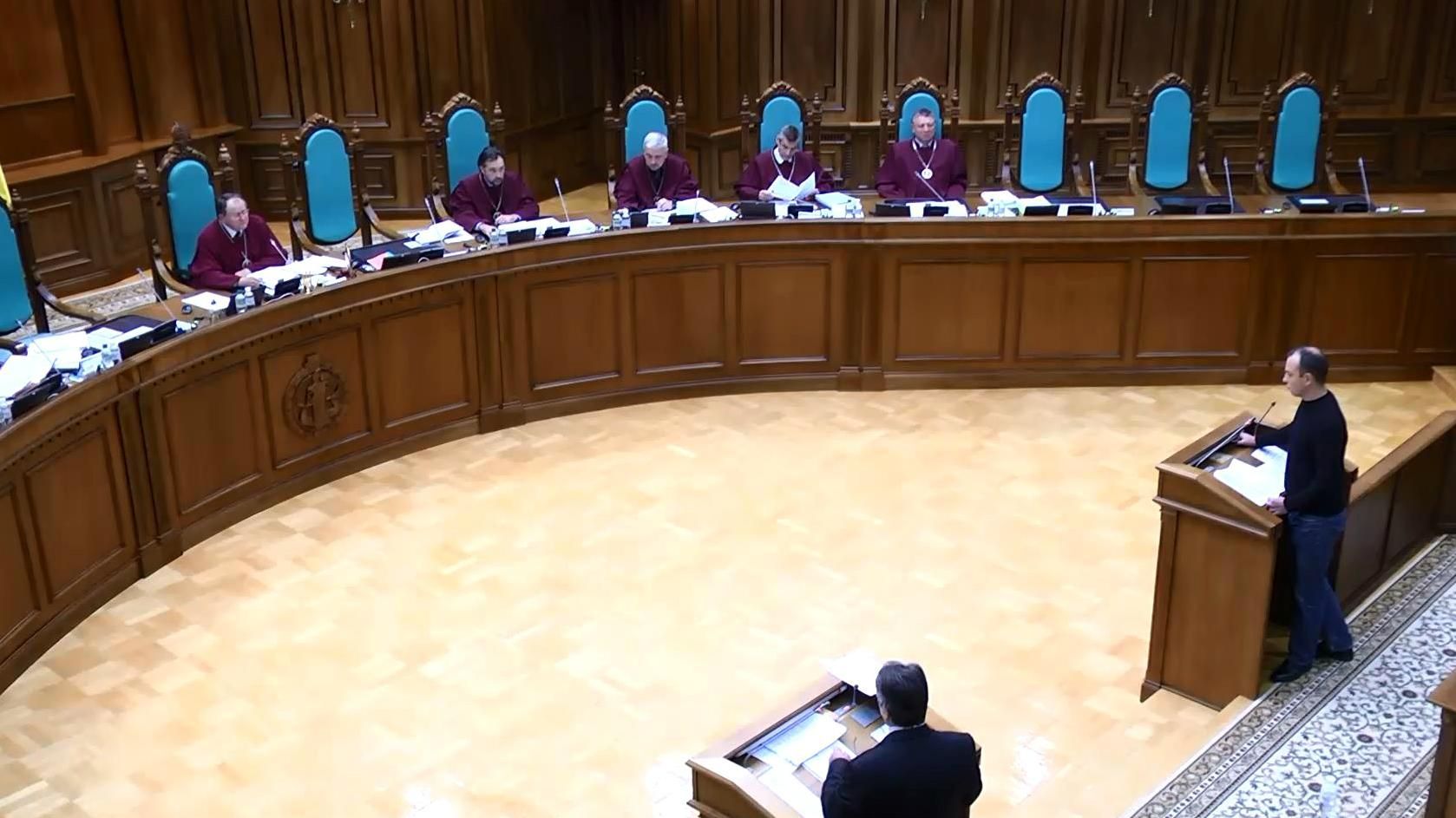 Конституційний суд продовжив розгляд люстраційного закону