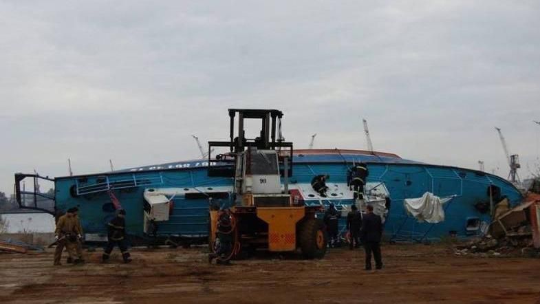 Щонайменше трьох пасажирів затонулого катера досі шукають Щонайменше трьох пасажирів затонулого катера досі шукають