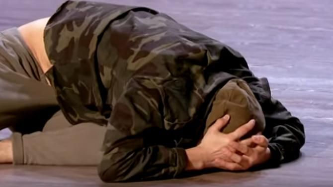 Украинец посвятил невероятный танец своим друзьям из АТО Украинец посвятил невероятный танец своим друзьям из АТО