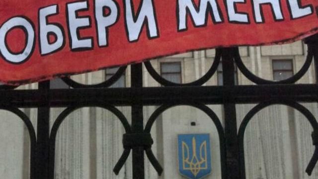 Ні дня спокою. Партії масово порушують законодавство у "день тиші" Ні дня спокою. Партії масово порушують законодавство у "день тиші"