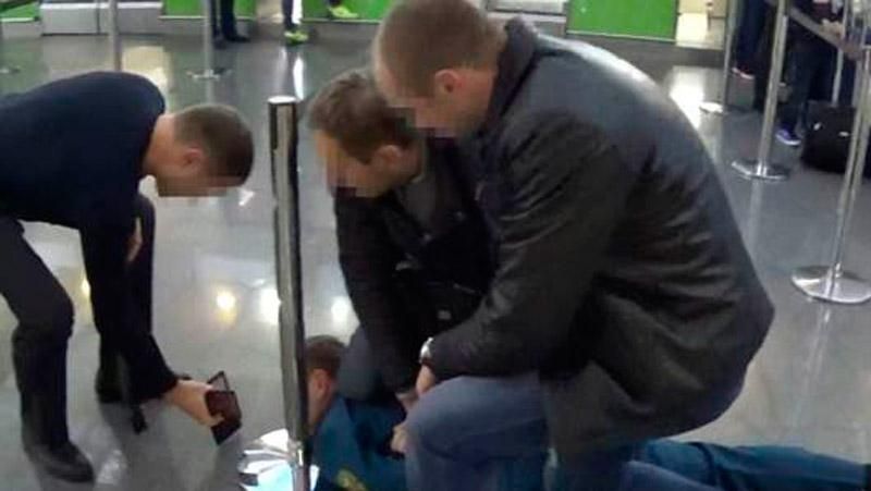 Главного инспектора таможни аэропорта "Борисполь" задержали на взятке