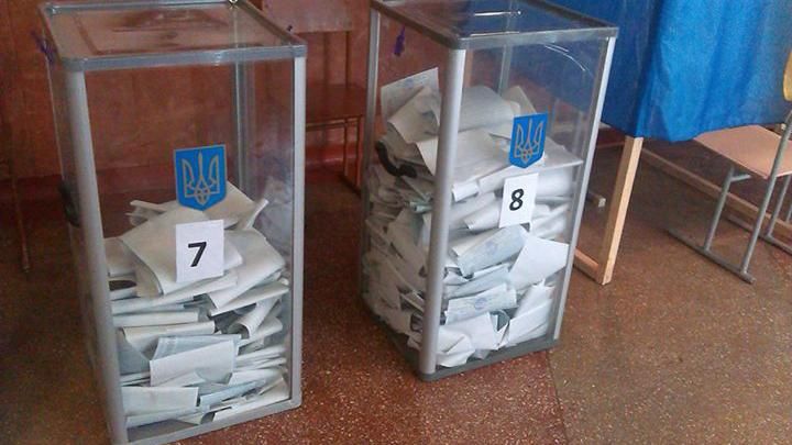 Виборче "ноу-хау": кандидати "прописують" у себе бажаючих проголосувати Виборче "ноу-хау": кандидати "прописують" у себе бажаючих проголосувати