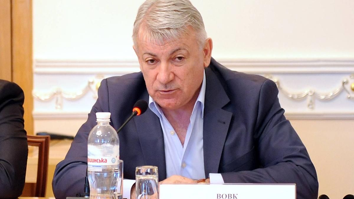 В Киеве обстреляли автомобиль бывшего чиновника СБУ В Киеве обстреляли автомобиль бывшего чиновника СБУ