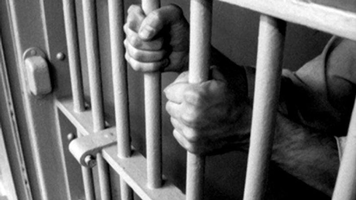 Голова ТВК у Маріуполі лякає колег в’язницею, — ЗМІ