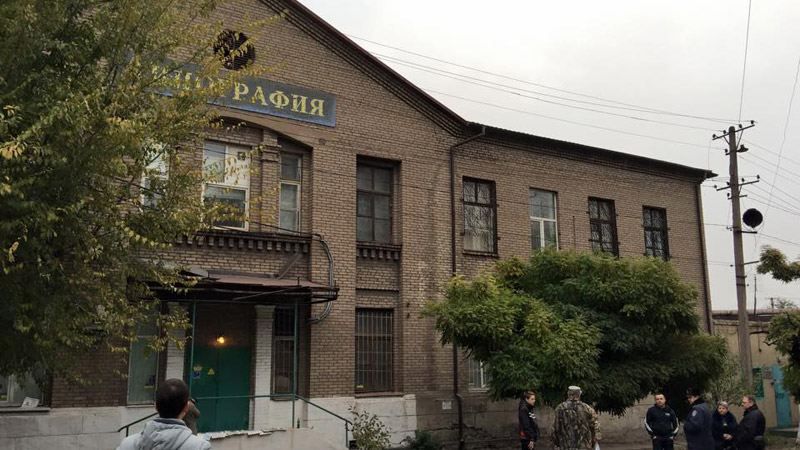 Беспокойный Мариуполь: агитки в туалете и сон на бюллетенях Беспокойный Мариуполь: агитки в туалете и сон на бюллетенях