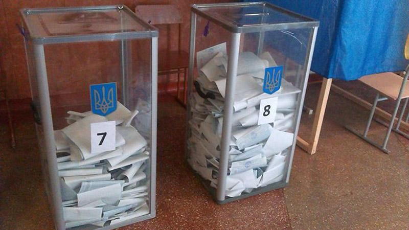 На дільницях в Києві почалися "каруселі" На дільницях в Києві почалися "каруселі"