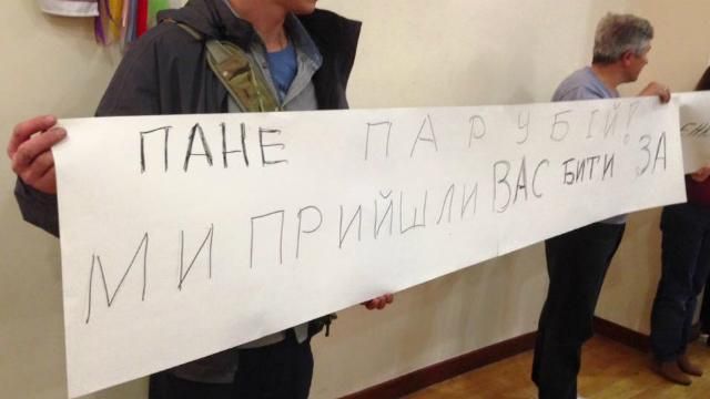 Ми прийшли вас бити! — діаспора погрожувала Парубію у Лондоні