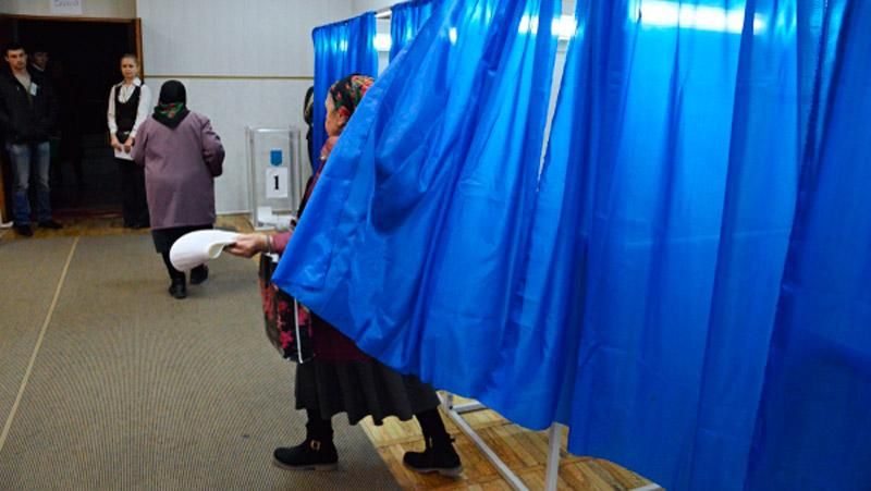 "Тітушки" побили кандидата в Харкові "Тітушки" побили кандидата в Харкові