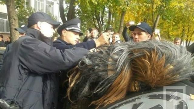 Как одесская полиция задержала Чубаку. Появилось видео Как одесская полиция задержала Чубаку. Появилось видео