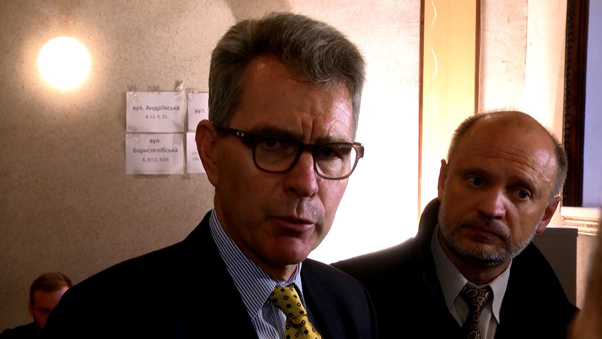 Посол США отреагировал на скандальные выборы в Мариуполе Посол США отреагировал на скандальные выборы в Мариуполе