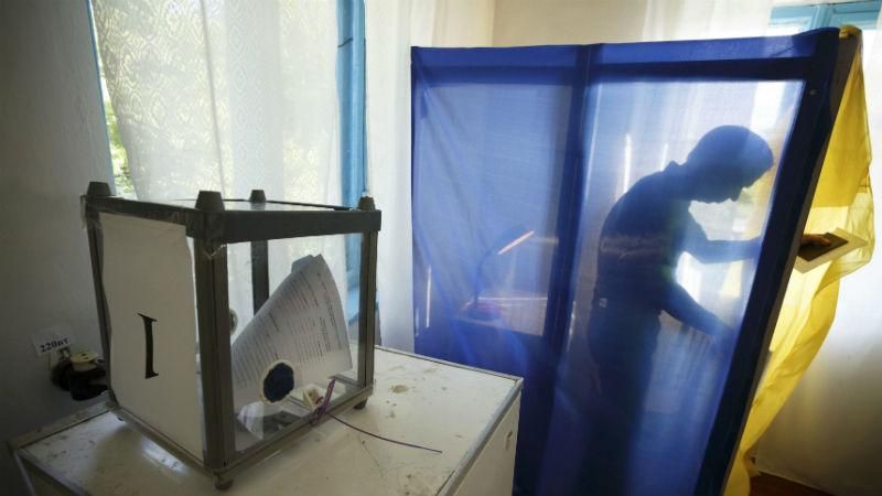У Чернівцях затримали трьох студентів за порушення на виборах
