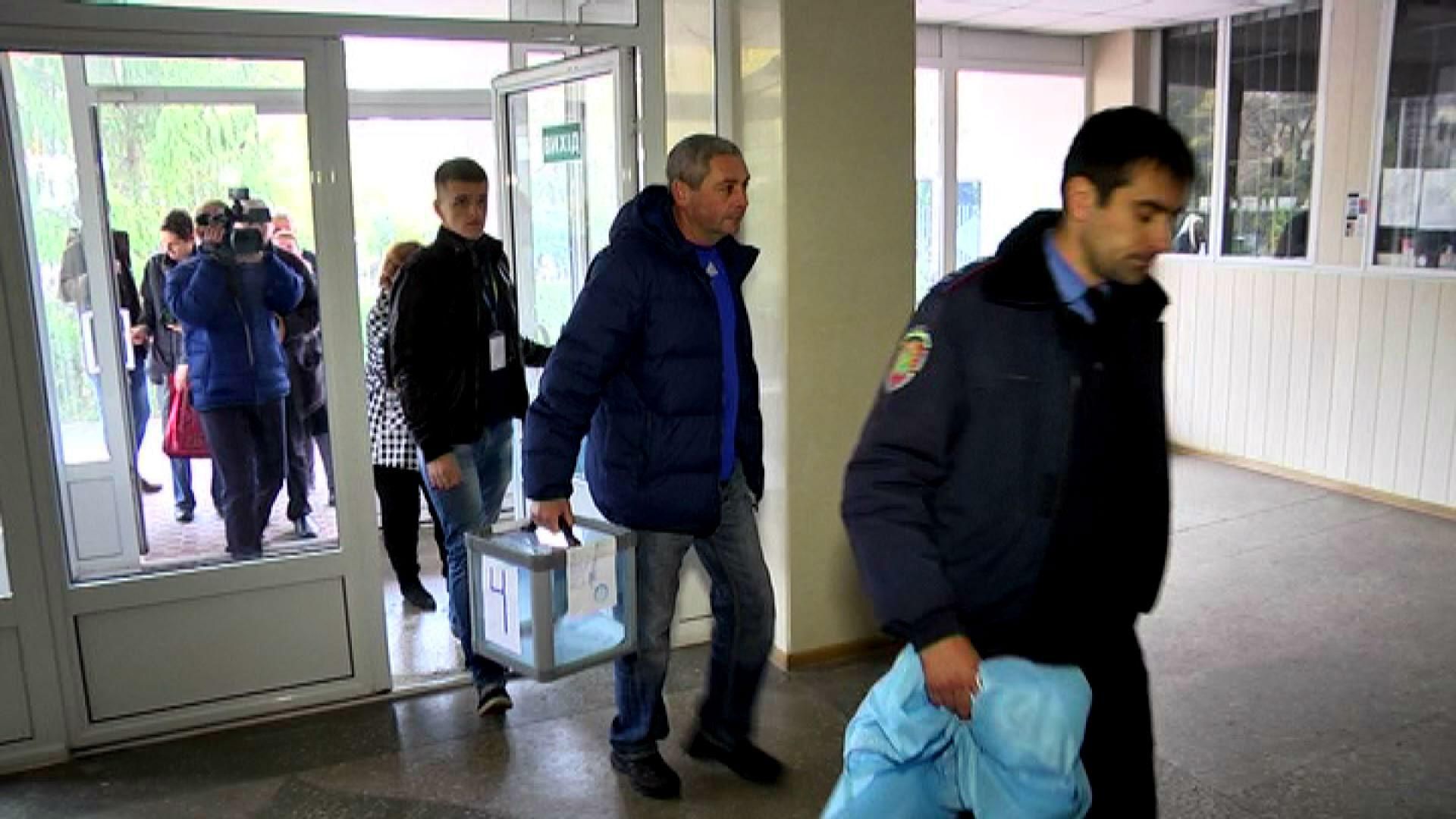 Поранені бійці розповіли, що думають про вибори Поранені бійці розповіли, що думають про вибори