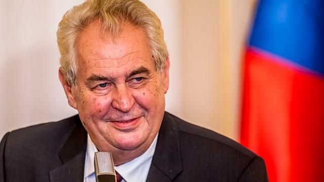 Чеський президент "попросив" Путіна підняти зарплату Чеський президент "попросив" Путіна підняти зарплату