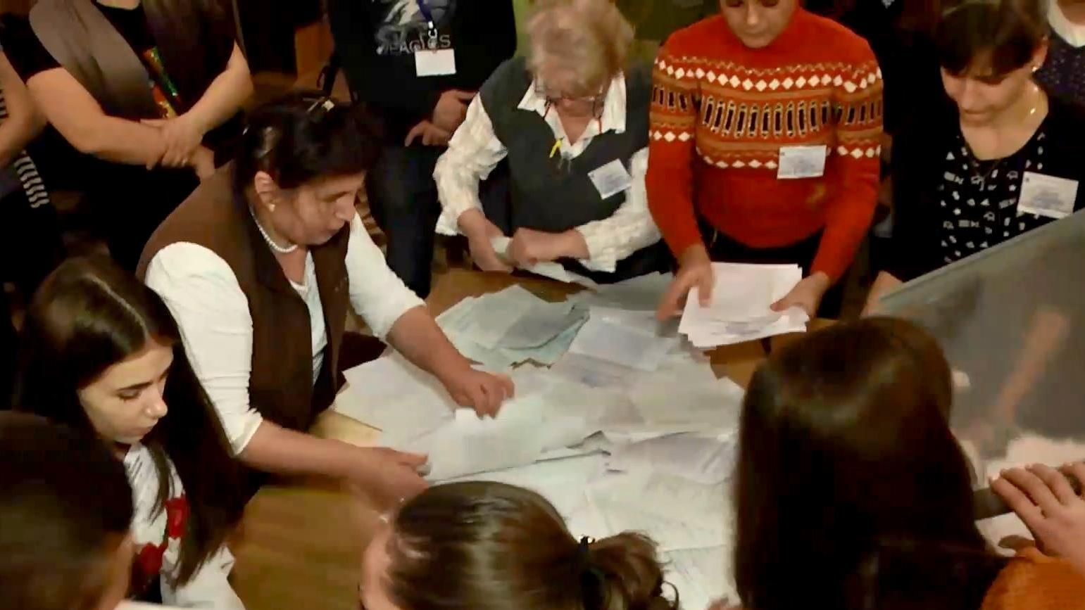 Ніч з членами комісії: як рахують голоси Ніч з членами комісії: як рахують голоси