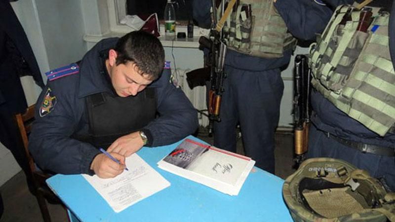 Міліція "шиє справу" членам виборчої комісії Красноармійська Міліція "шиє справу" членам виборчої комісії Красноармійська