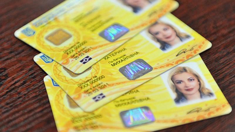 Украинцы будут получать паспорта с 14 лет: все о ID-картах