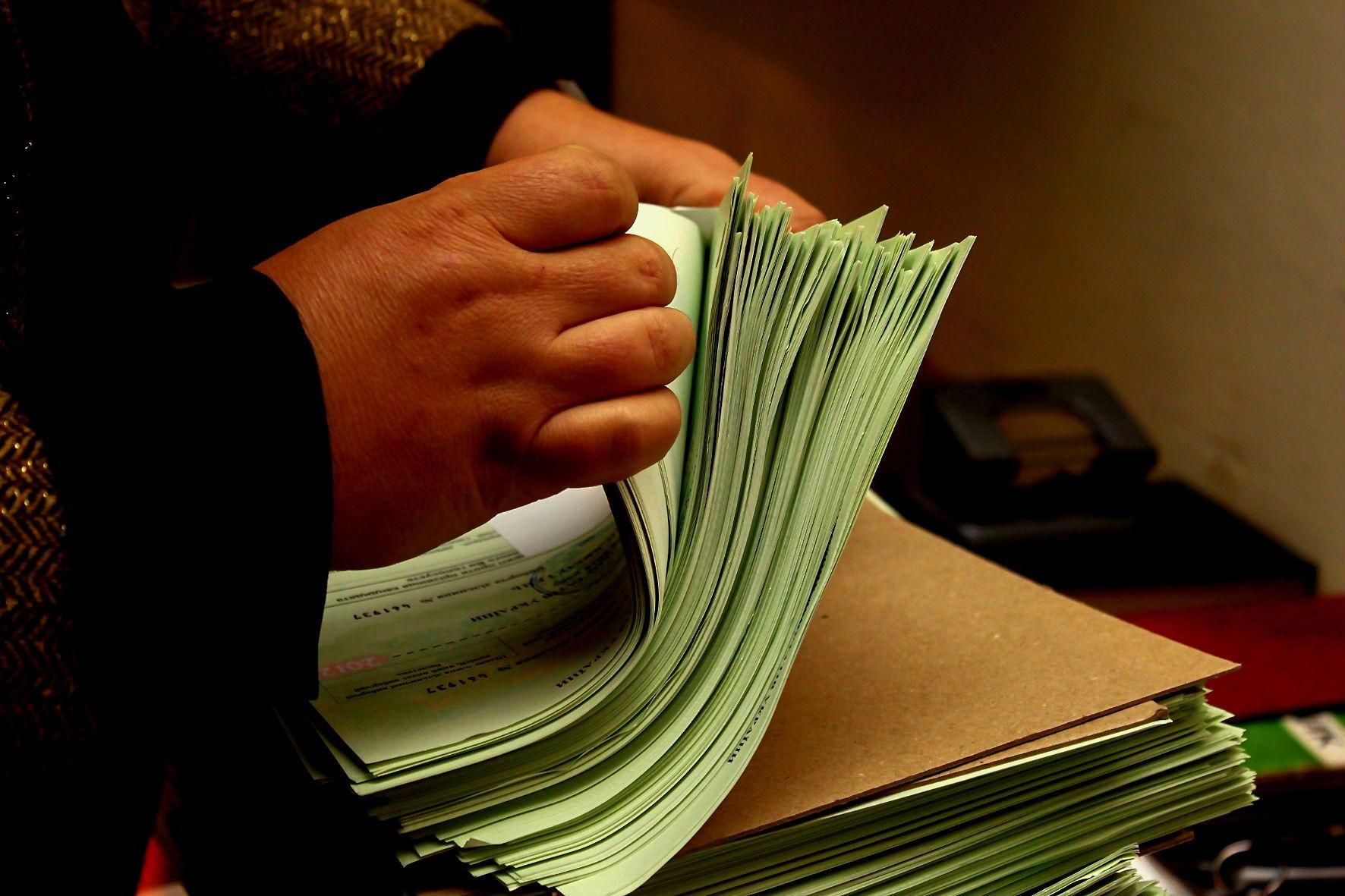 В Одессе еще не все комиссии сдали протоколы В Одессе еще не все комиссии сдали протоколы