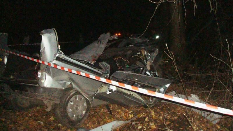 Страшна аварія забрала 3 життя. Авто перетворилось на купу брухту Страшна аварія забрала 3 життя. Авто перетворилось на купу брухту