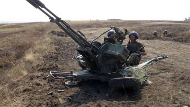 Україна розпочинає відвід малокаліберної артилерії на Донеччині