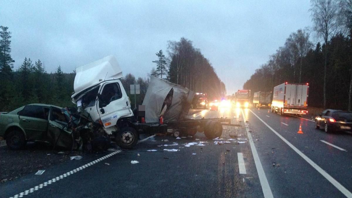 В России в ужасном ДТП погибла украинская семья с детьми В России в ужасном ДТП погибла украинская семья с детьми