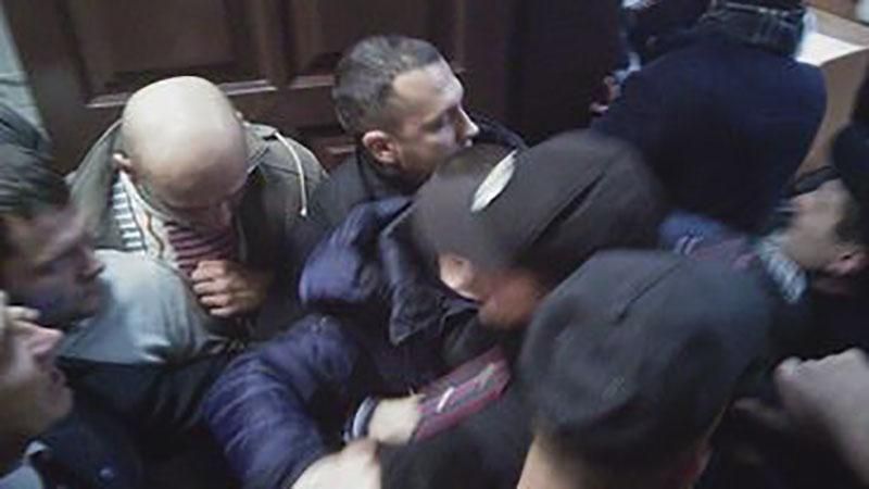 У суді над Мосійчуком бійка: фото з місця події