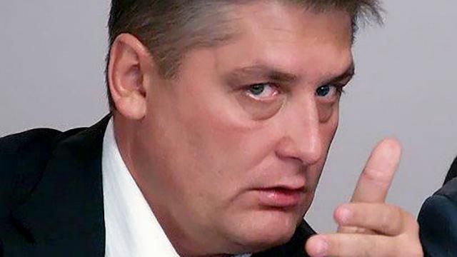 Чиновнику из Челябинска не дали автомобиль: он пригрозил и выругался Чиновнику из Челябинска не дали автомобиль: он пригрозил и выругался