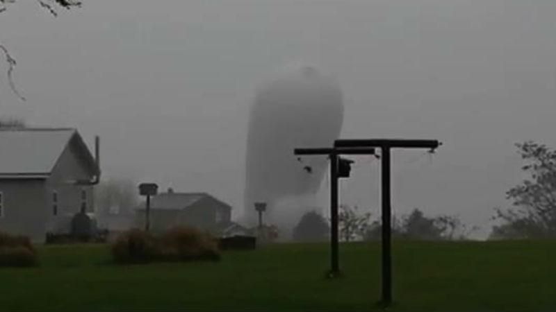 В США упал военный дирижабль В США упал военный дирижабль