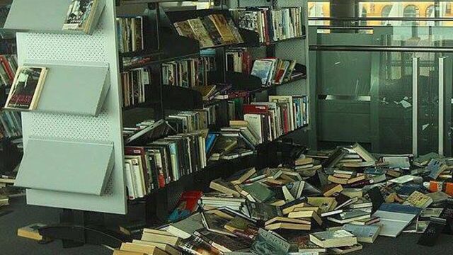 Читання викликає екстремізм: соцмережі в жаху від обшуку в українській бібліотеці Москви