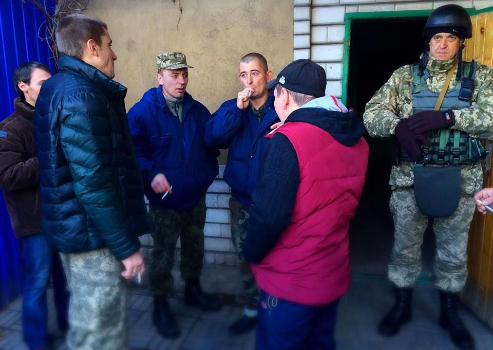 Через минуту после плена: эксклюзивные фото заявленных героев Через минуту после плена: эксклюзивные фото заявленных героев