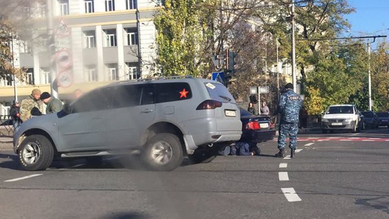 Боевики в Донецке стали причиной аварии, а пострадавшего избили