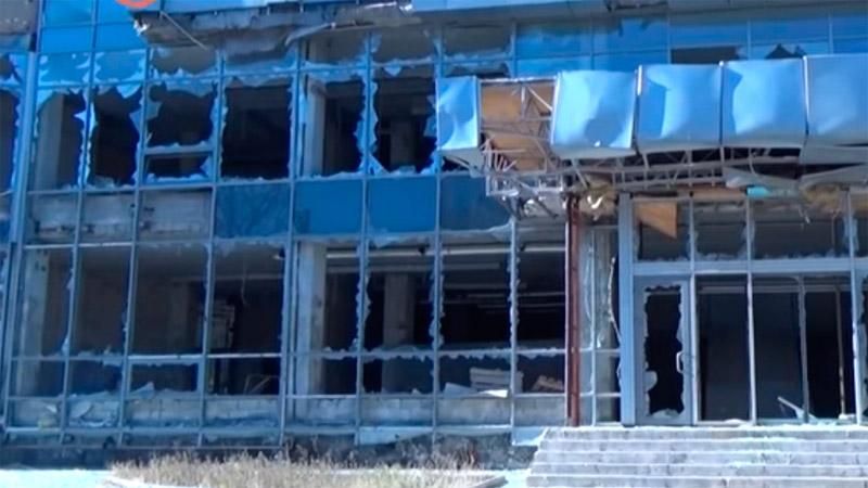 Порожні вулиці і розтрощені будинки: свіже відео з Донецька