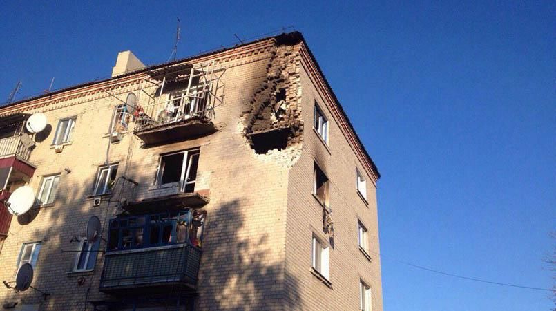 Масштаби зростають: надзвичайну ситуацію у Сватовому ліквідовують 900 осіб Масштаби зростають: надзвичайну ситуацію у Сватовому ліквідовують 900 осіб