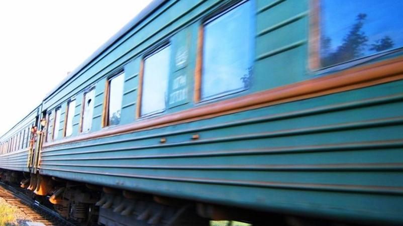 Из-за взрывов в Сватово изменили маршруты некоторых поездов