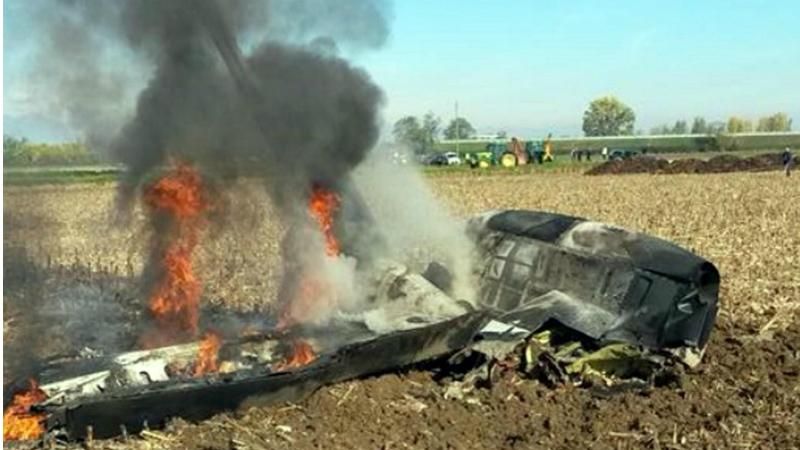 Над Італією вибухнув експериментальний літак: є жертви Над Італією вибухнув експериментальний літак: є жертви