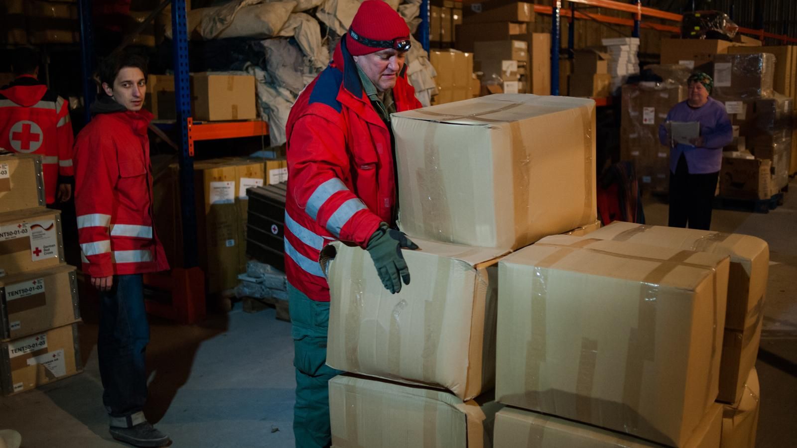 Многострадальное Сватово получило гуманитарную помощь Многострадальное Сватово получило гуманитарную помощь