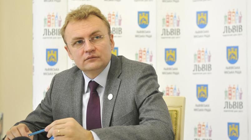 Садовий поговорив з родичами чоловіка, який кинув гранату в його будинок Садовий поговорив з родичами чоловіка, який кинув гранату в його будинок