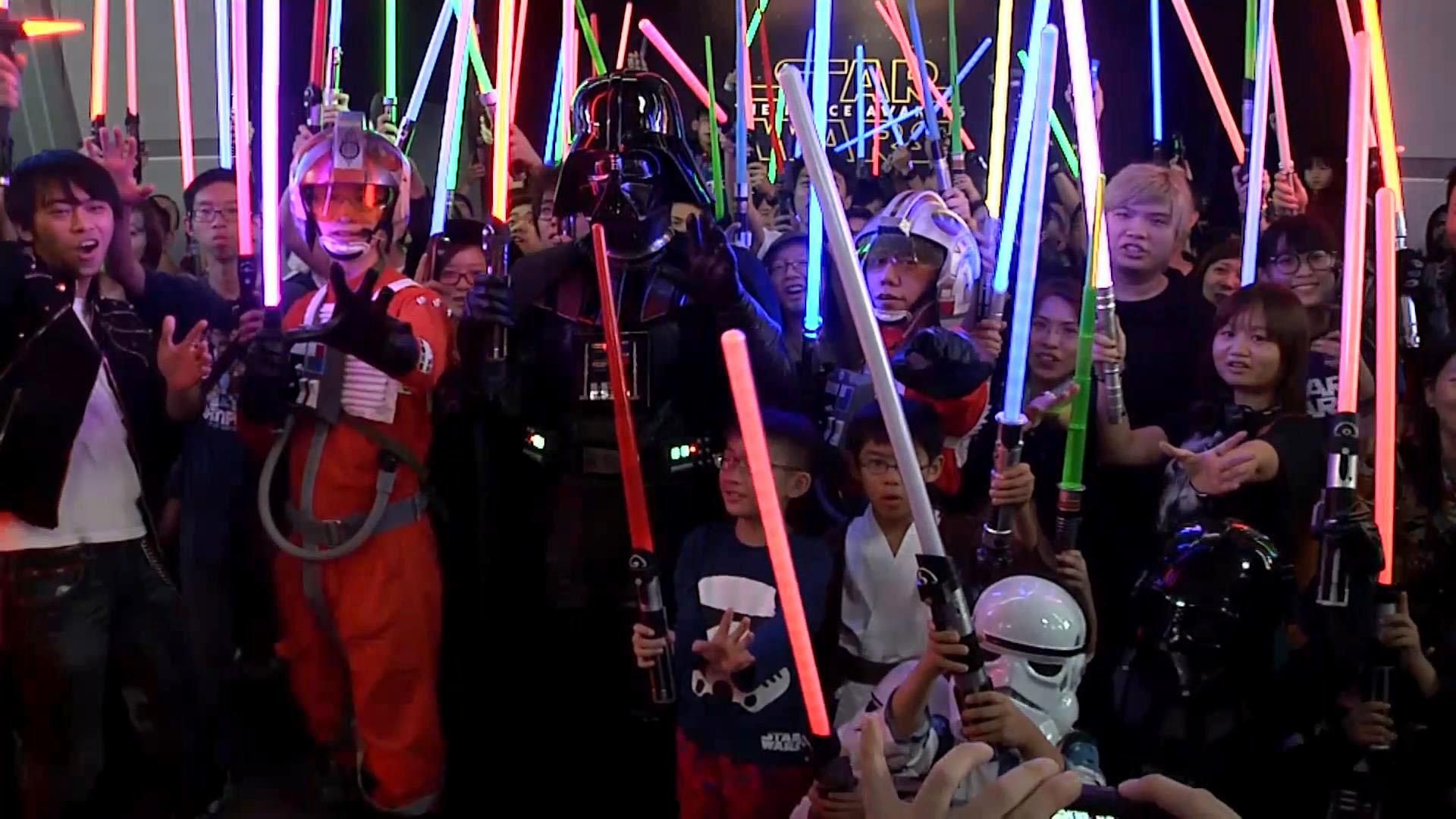 Виставка до "Зоряних воєн" перетворилась у костюмоване дійство Виставка до "Зоряних воєн" перетворилась у костюмоване дійство